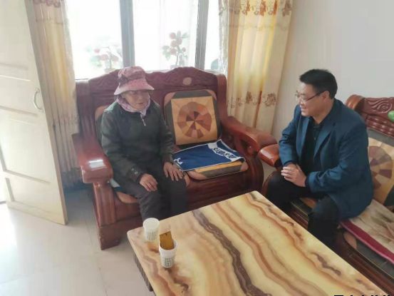 平?jīng)鲢垂鹃_(kāi)展“踐行初心使命，助推脫貧攻堅(jiān)”主題黨日活動(dòng)(圖5)