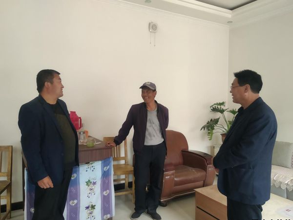 泓源公司全面落實脫貧攻堅幫扶責(zé)任(圖2) 泓源公司全面落實脫貧攻堅幫扶責(zé)任(圖2)