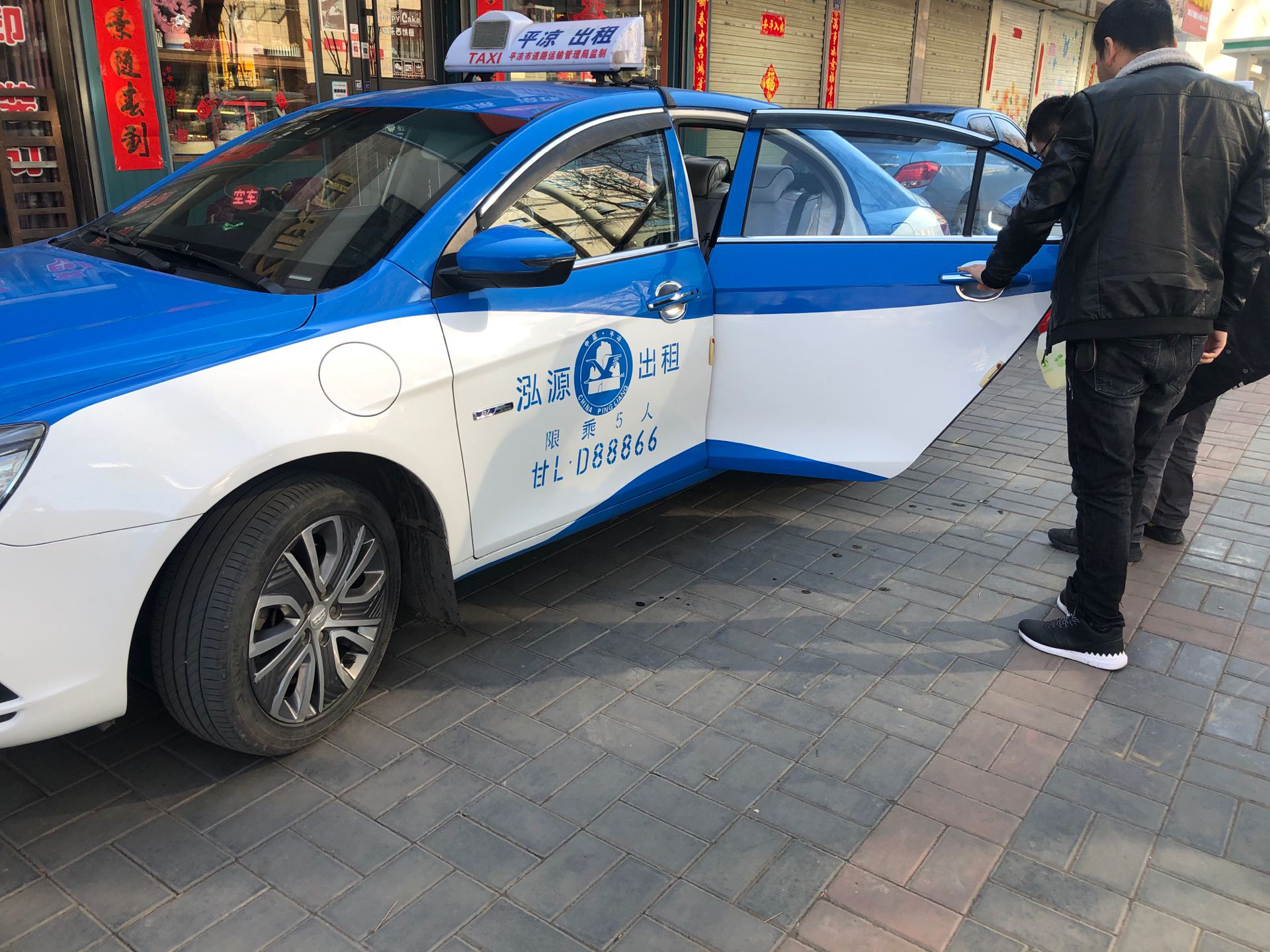 公司領(lǐng)導(dǎo)深入一線督查疫情防控工作(圖2) 公司領(lǐng)導(dǎo)深入一線督查疫情防控工作(圖2)