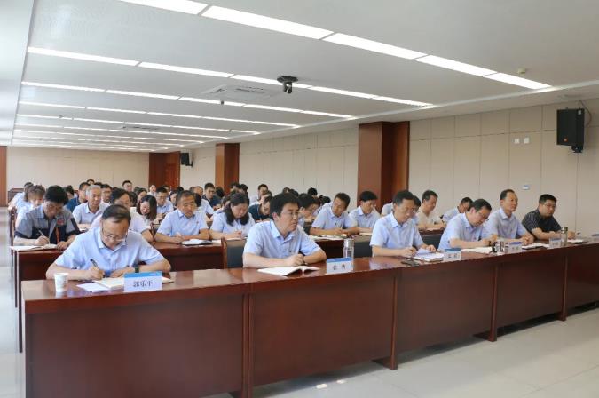 市政府國(guó)資委黨委委員、副主任邊疆到泓源公司講黨課(圖3)