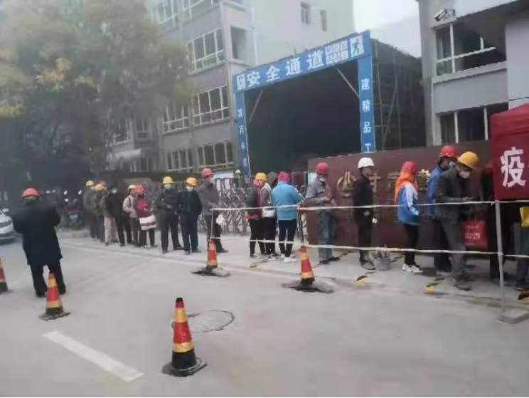 泓源公司迅速行動開展全員核酸檢測(圖2) 泓源公司迅速行動開展全員核酸檢測(圖2)