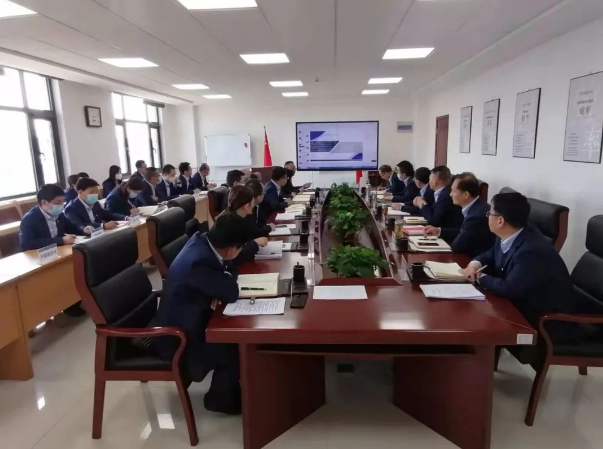 市產(chǎn)投集團召開黨委理論中心組集體學(xué)習(xí)會議(圖2)