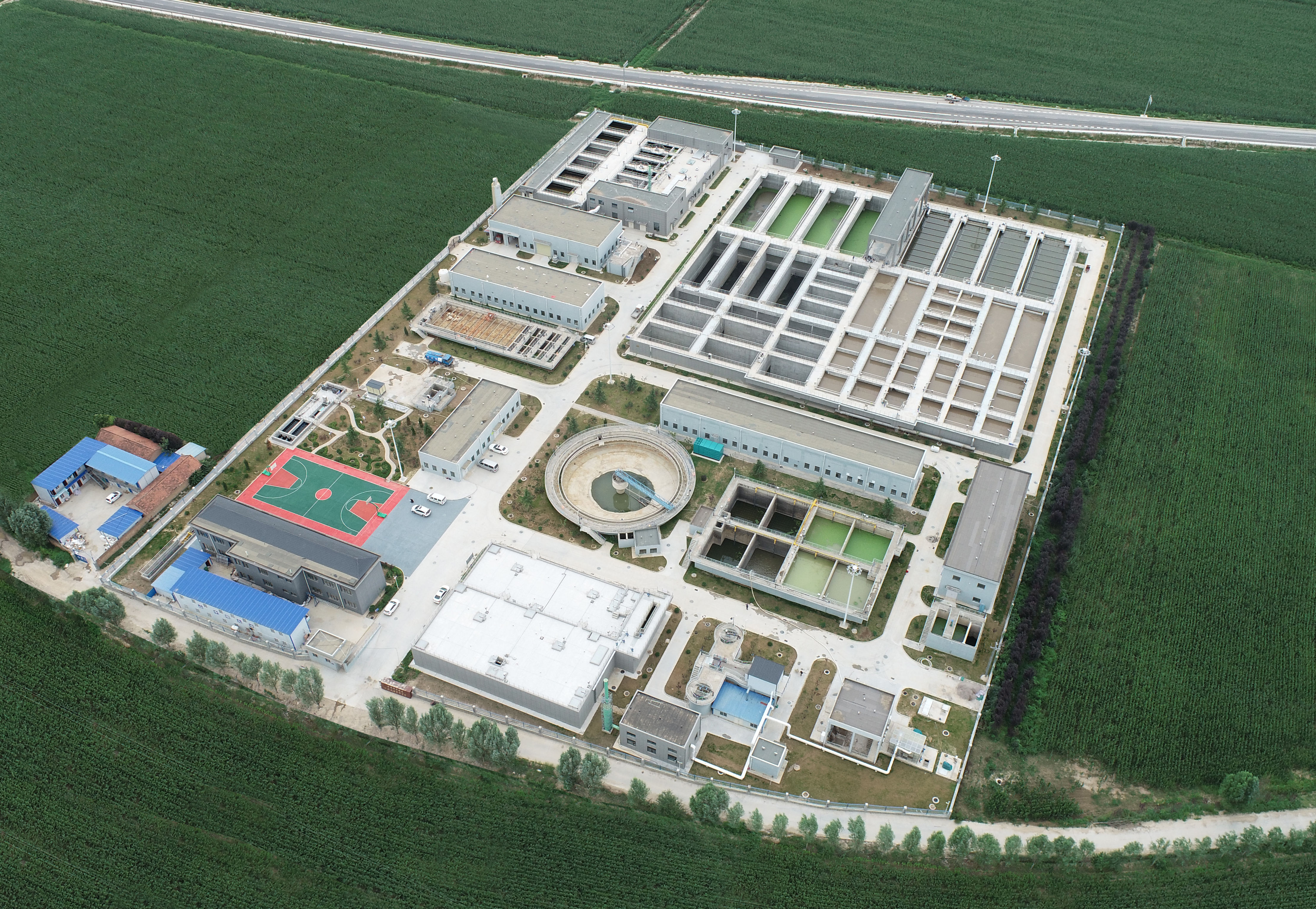 平?jīng)鍪谐菛|污水處理廠(圖1) 平?jīng)鍪谐菛|污水處理廠(圖1)