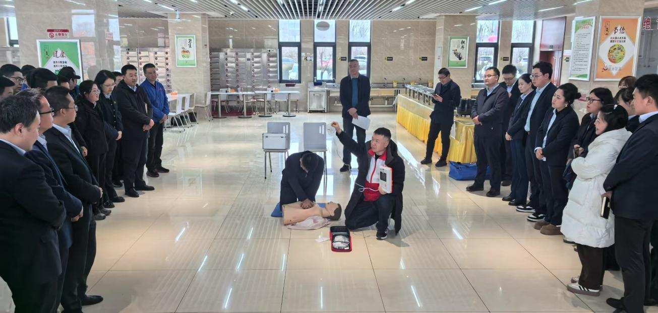 寒冬送溫暖 真情暖人心——市紅十字會機關黨支部與市產投集團公司黨委聯(lián)合開展主題黨日活動(圖3)