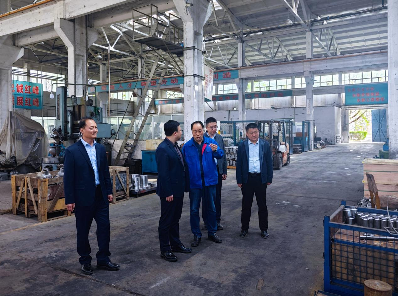 市產(chǎn)投集團赴紅峰、虹光考察學習(圖2)