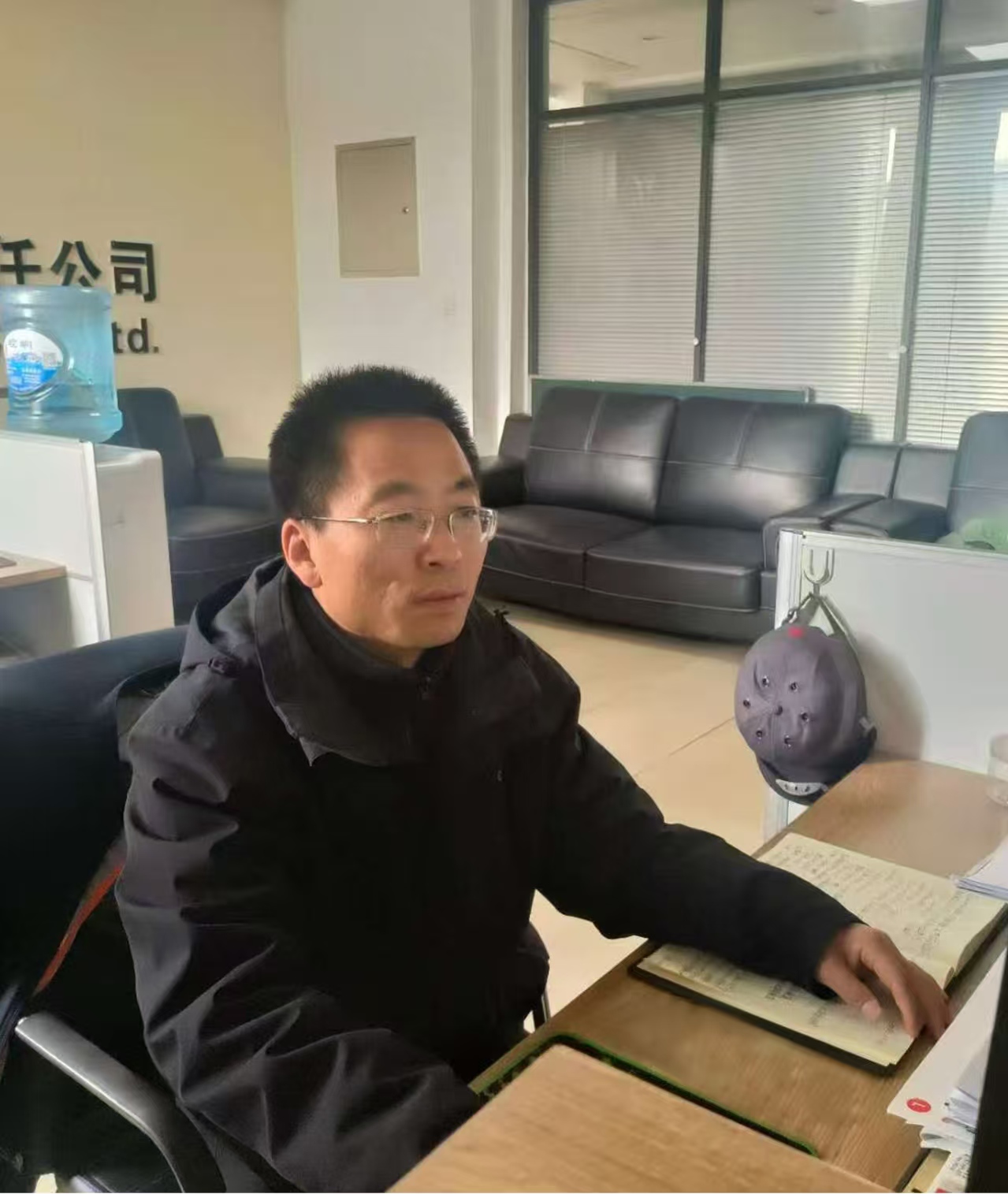 中共平?jīng)鍪谢A(chǔ)產(chǎn)業(yè)投資集團(tuán)有限公司委員會關(guān)于對2025年度“產(chǎn)投榜樣”進(jìn)行公示的公告(圖2) 中共平?jīng)鍪谢A(chǔ)產(chǎn)業(yè)投資集團(tuán)有限公司委員會關(guān)于對2025年度“產(chǎn)投榜樣”進(jìn)行公示的公告(圖2)